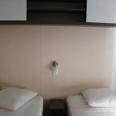 2 Etoiles - Piscine - Ccab0if مكان تخييم