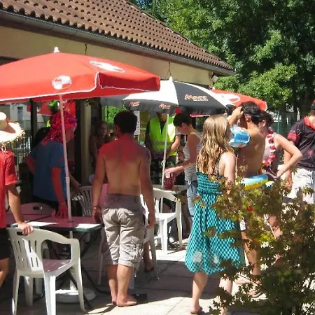 ZEcamping 2 étoiles piscine et pataugeoire snack restaurant et soirée animées Campo de lujo Saint-Sozy